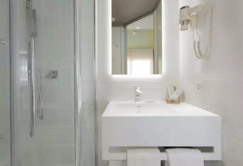 Comfort Yhden Hengen Huone, City Locarno