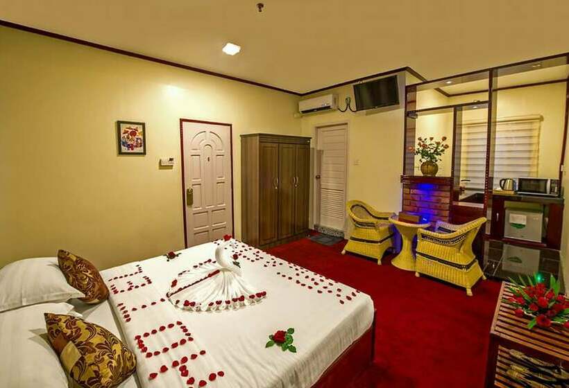 بانگلوی لوکس, Mega Star