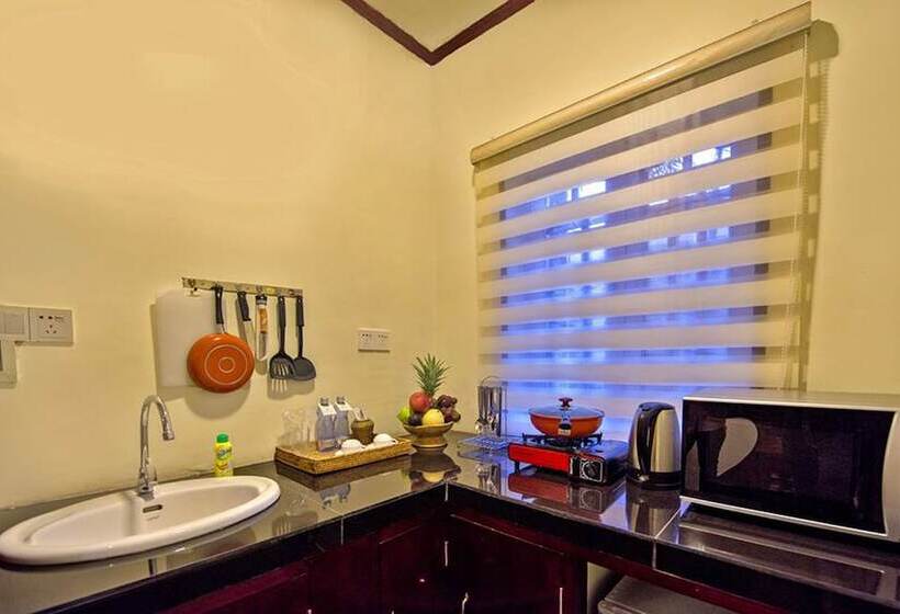 بانگلوی لوکس, Mega Star