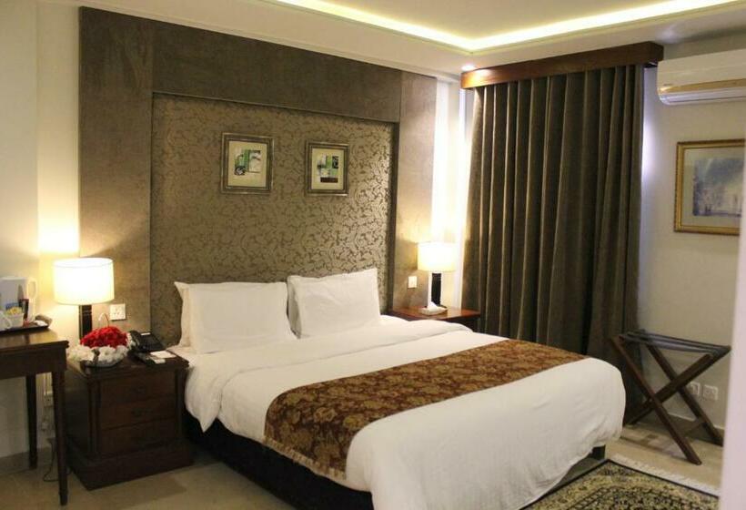 اتاق لوکس با تخت بزرگ, One Super, Islamabad