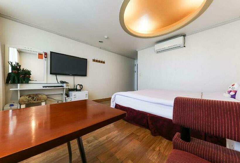 اتاق اساندارد با چشم‌انداز جانبی به دریا, Nova Motel