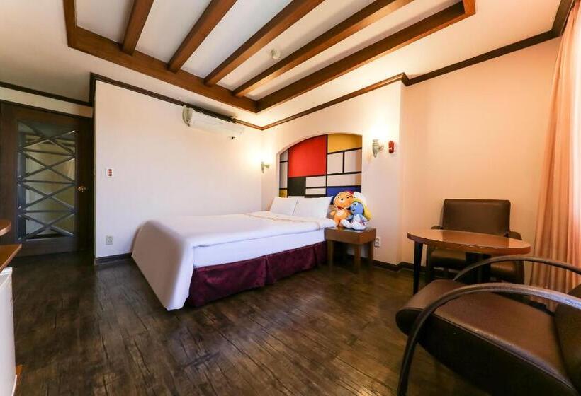 اتاق اساندارد با چشم‌انداز جانبی به دریا, Nova Motel