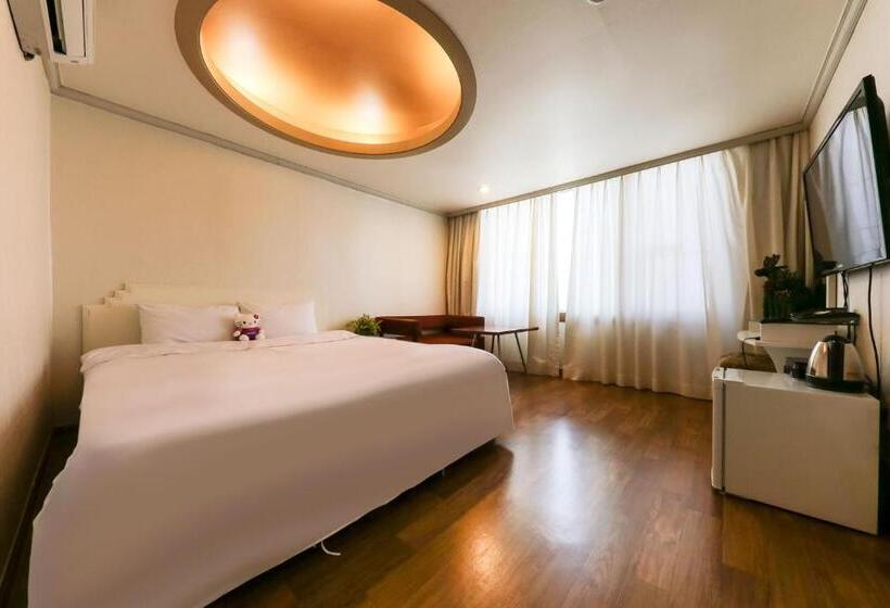 اتاق اساندارد با چشم‌انداز جانبی به دریا, Nova Motel