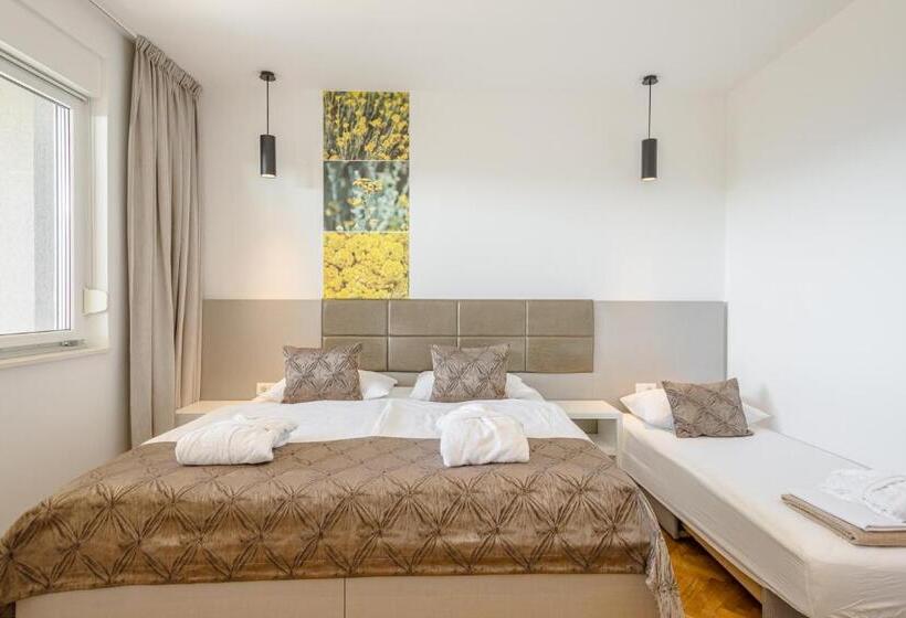 수피리어 트리플룸 바다 전망, Rogač Rooms & Restaurant