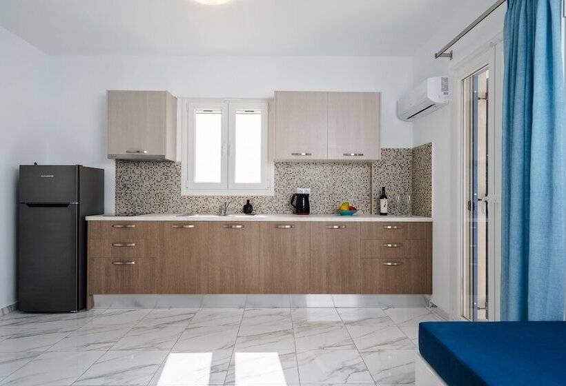 דירת חדר, Evripus Suites