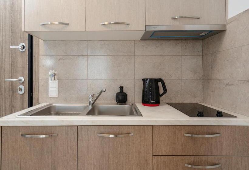 דירת חדר, Evripus Suites