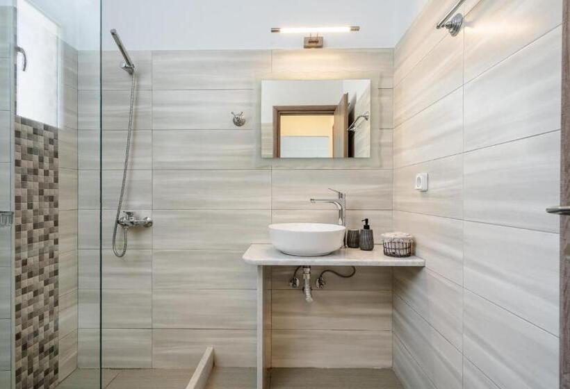 דירת שני חדרים, Evripus Suites