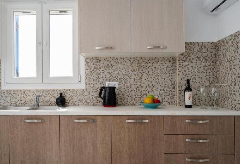 דירת שני חדרים, Evripus Suites