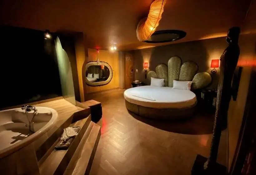 デラックススイート, Ruby Rooms Kifisia Adults Only