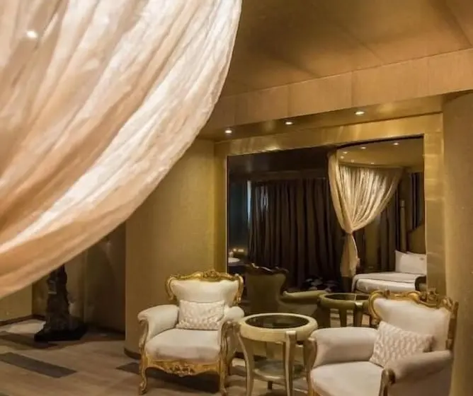 デラックススイート, Ruby Rooms Kifisia Adults Only