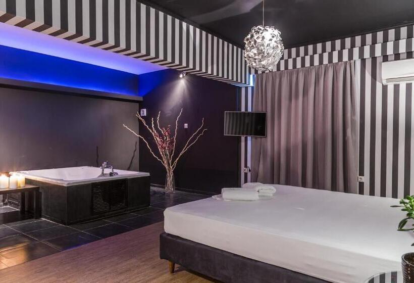 מיטת קינג בסוויטה, Ruby Rooms Kifisia   Adults Only