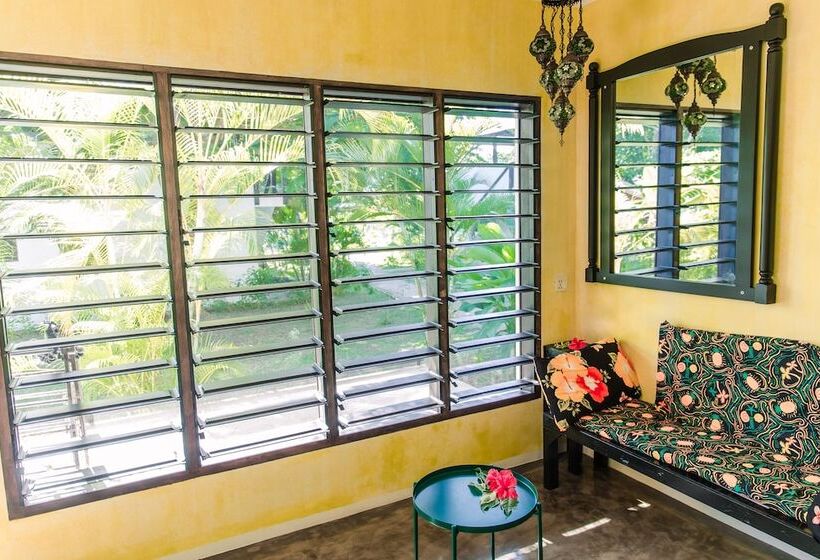 بانگلوی استاندارد, South Pacific Memories