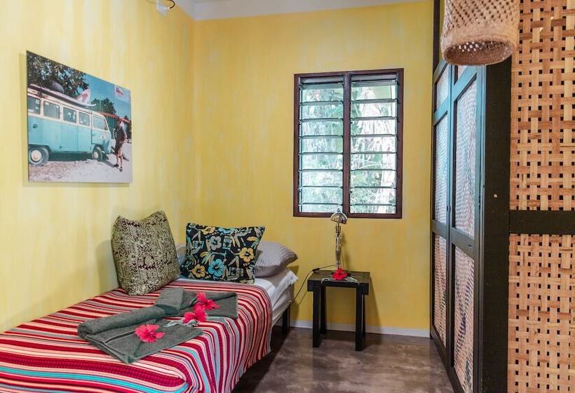 بانگلوی استاندارد, South Pacific Memories