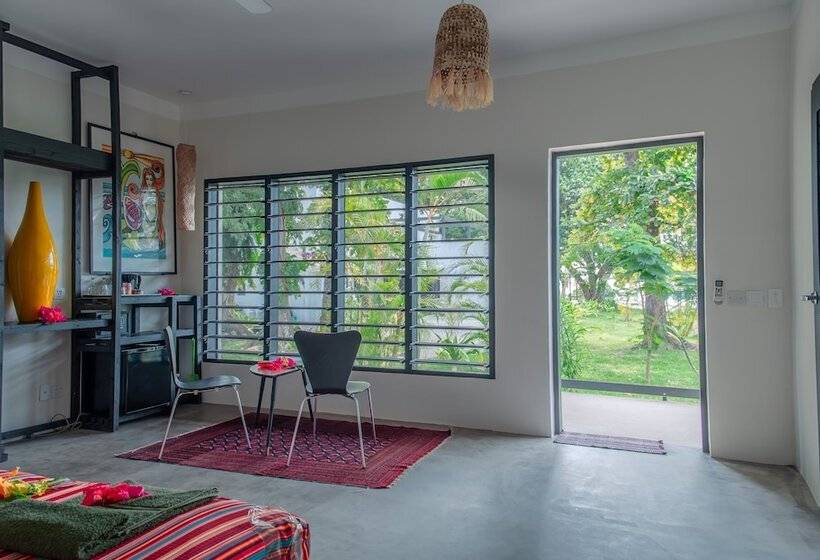 بانگلوی استاندارد, South Pacific Memories