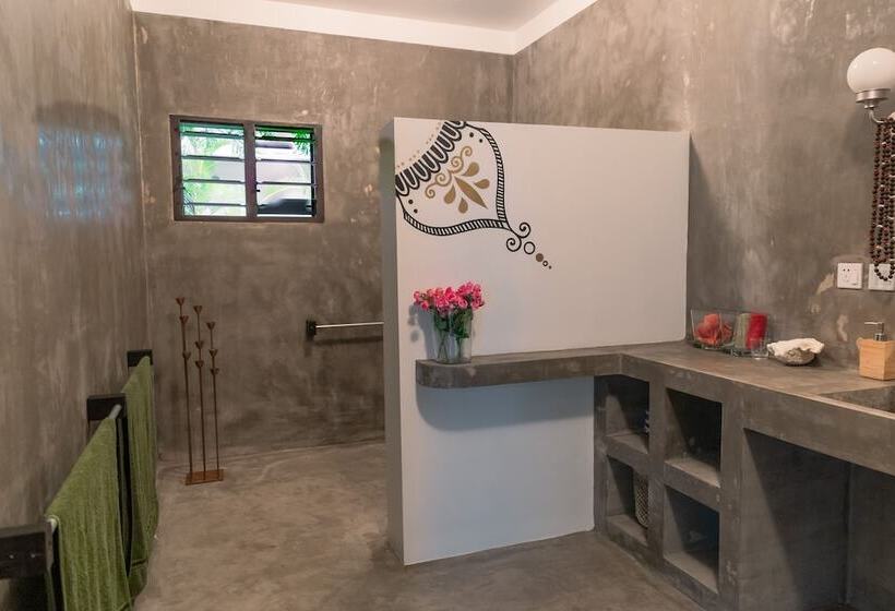 بانگلوی استاندارد, South Pacific Memories