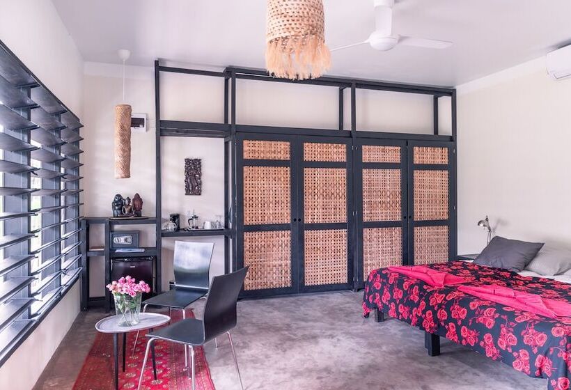 بانگلوی استاندارد, South Pacific Memories