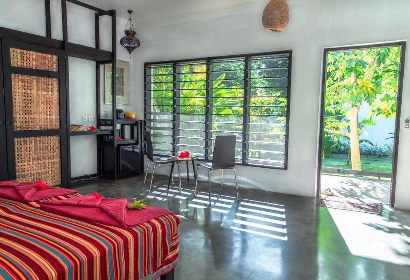 بانگلوی استاندارد, South Pacific Memories