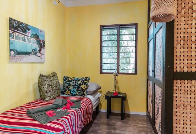 بانگلوی استاندارد, South Pacific Memories