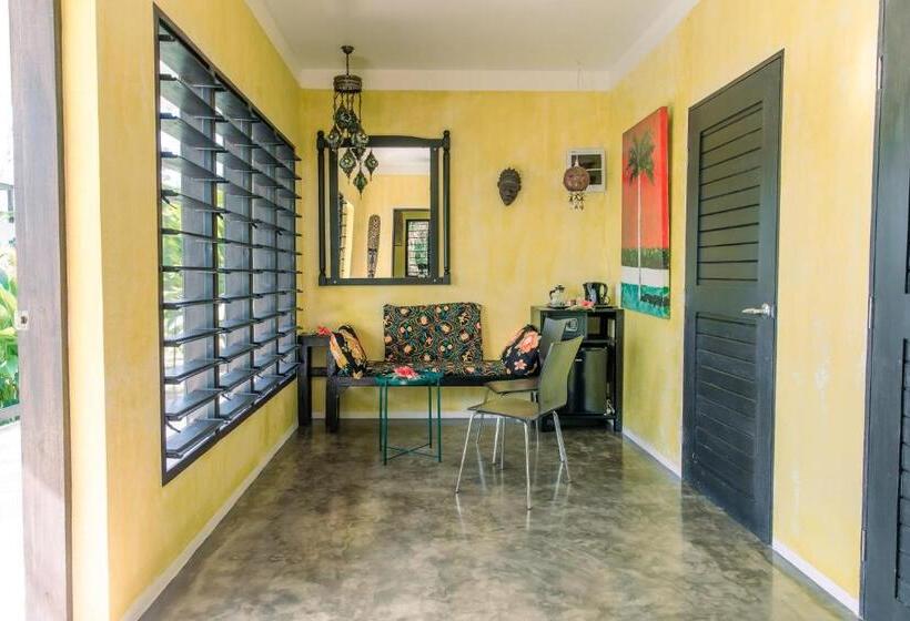 بانگلوی استاندارد, South Pacific Memories