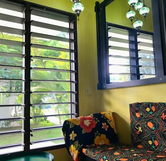 بانگلوی استاندارد, South Pacific Memories