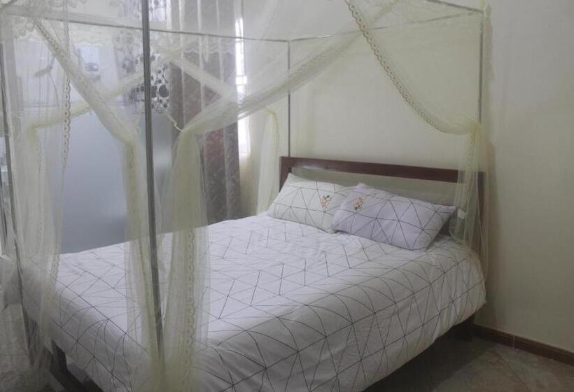 اتاق استاندارد یک نفره, Apollo Inn Fortportal
