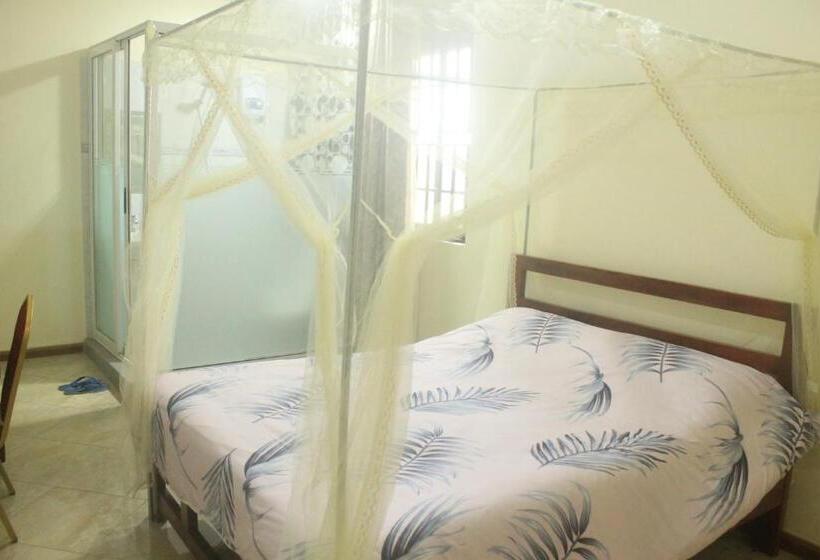 اتاق استاندارد, Apollo Inn Fortportal