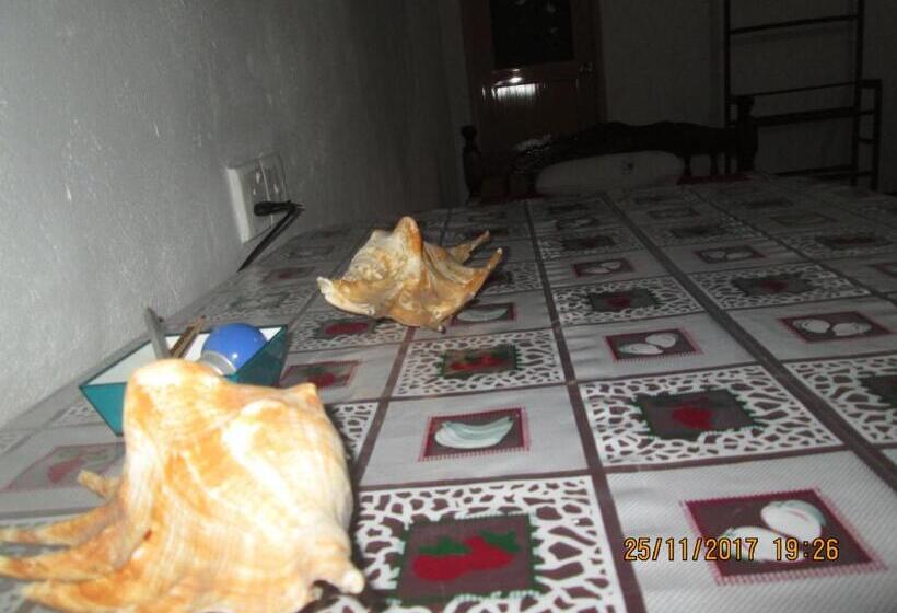 غرفة قياسية, Ariyawansa Guest House