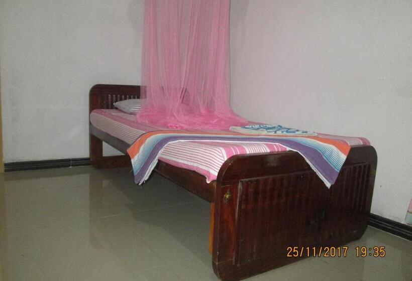 غرفة عائلية, Ariyawansa Guest House