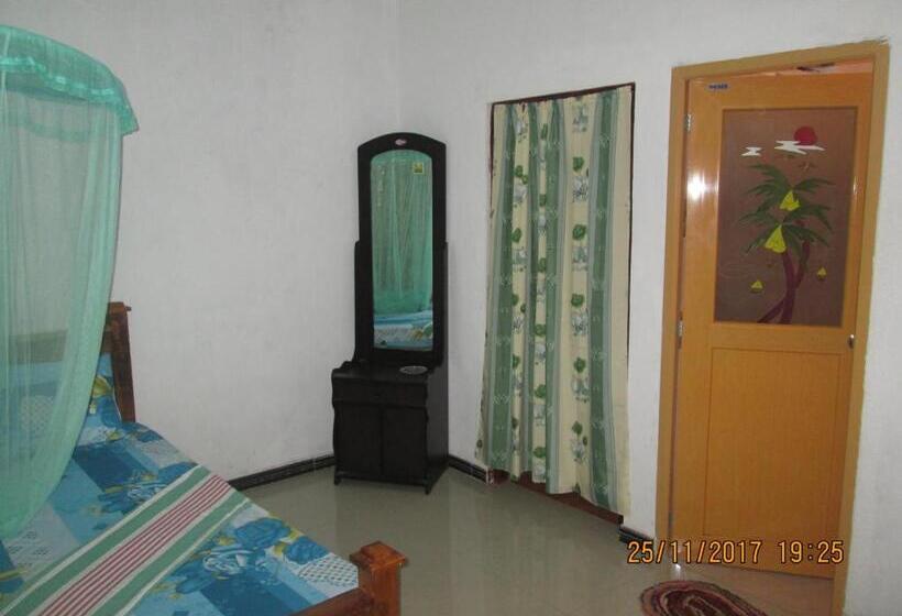 غرفة عائلية, Ariyawansa Guest House