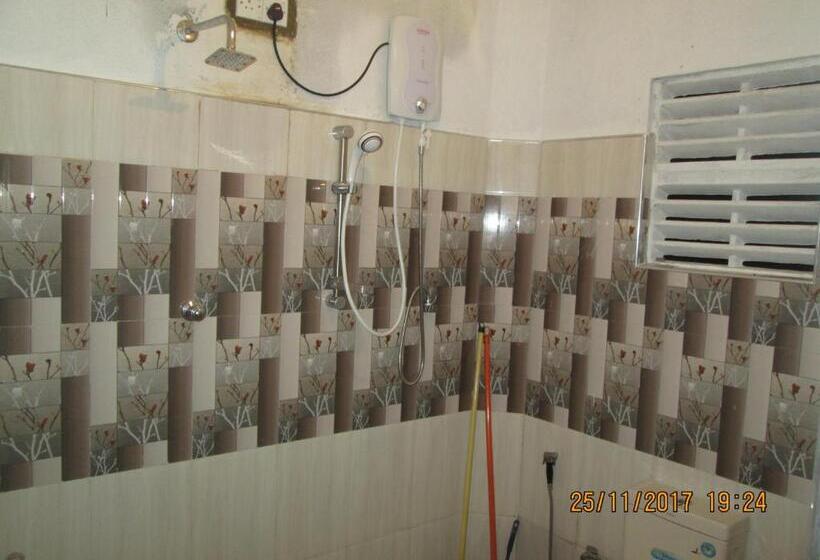 غرفة عائلية, Ariyawansa Guest House