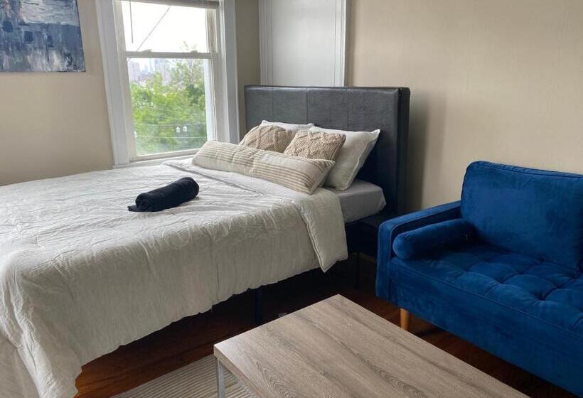 Номер Стандарт, Cozy Apartment With City Skyline. Easy Commute Midtown Manhattan