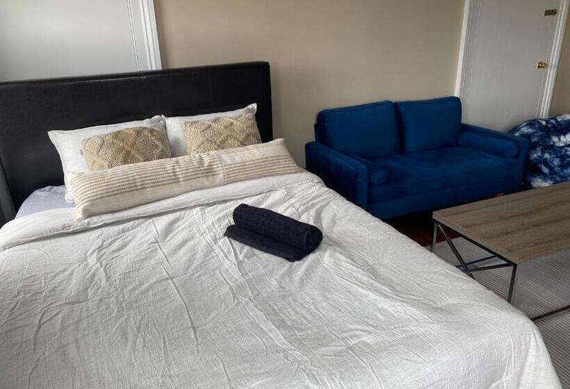 غرفة قياسية, Cozy Apartment With City Skyline. Easy Commute Midtown Manhattan