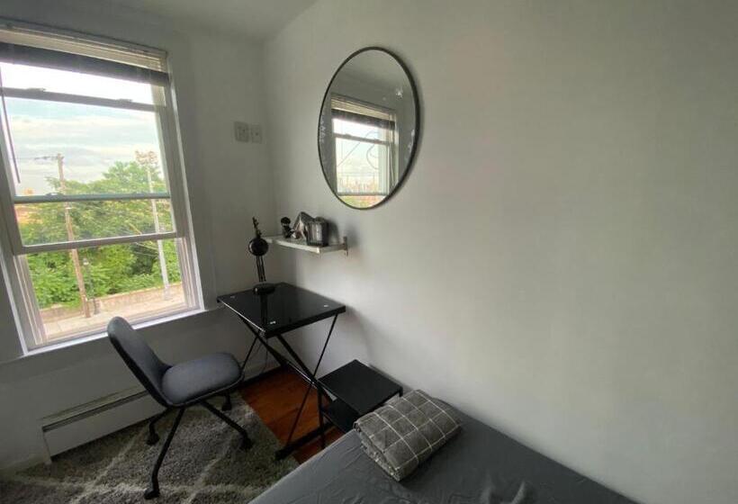غرفة إقتصادية فردية, Cozy Apartment With City Skyline. Easy Commute Midtown Manhattan