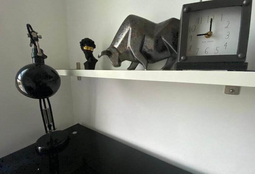 غرفة إقتصادية فردية, Cozy Apartment With City Skyline. Easy Commute Midtown Manhattan