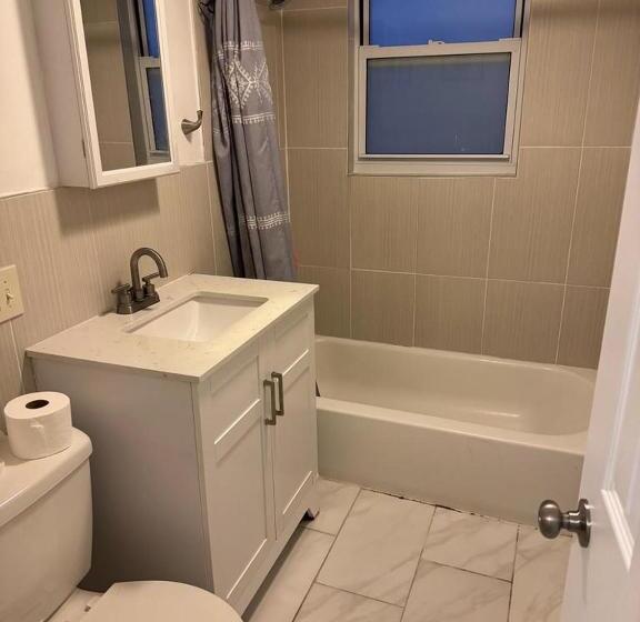 غرفة ديلوكس, Cozy Apartment With City Skyline. Easy Commute Midtown Manhattan