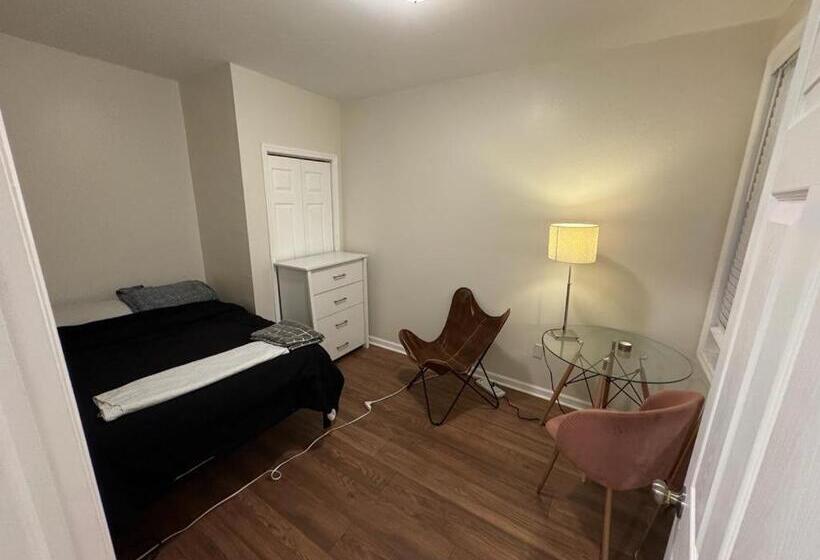 غرفة ديلوكس, Cozy Apartment With City Skyline. Easy Commute Midtown Manhattan