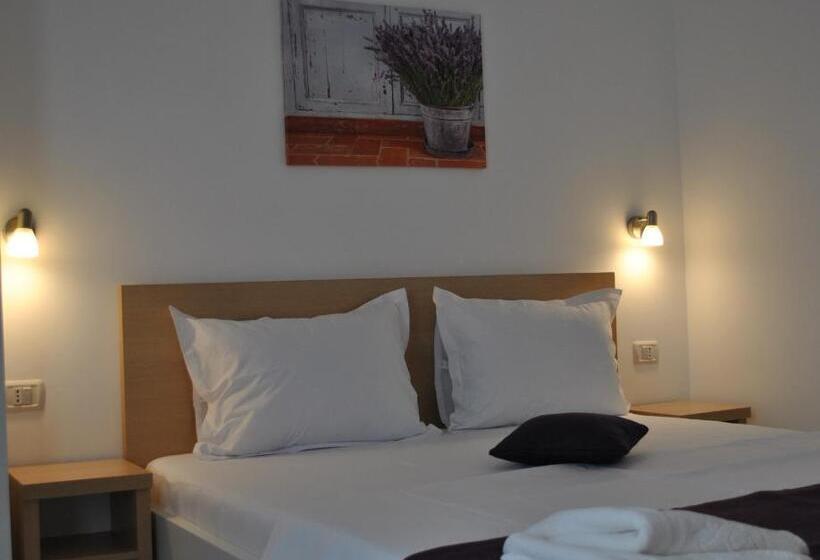 اتاق استاندارد سه نفره, Eforooms