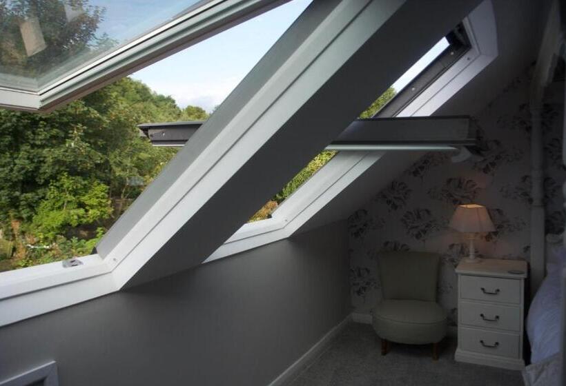 خانه 3 خوابه, The Prophecy Of Light Retreat