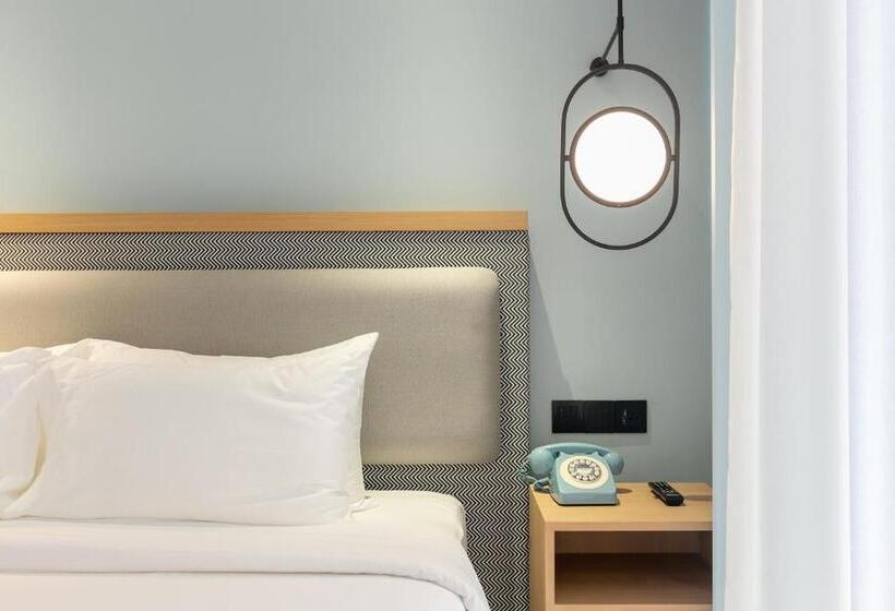 استودیوی استاندارد, The Sacha Apart Hotel Thonglor