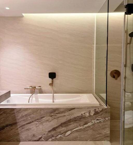 سوییت لوکس, The Sacha Apart Hotel Thonglor