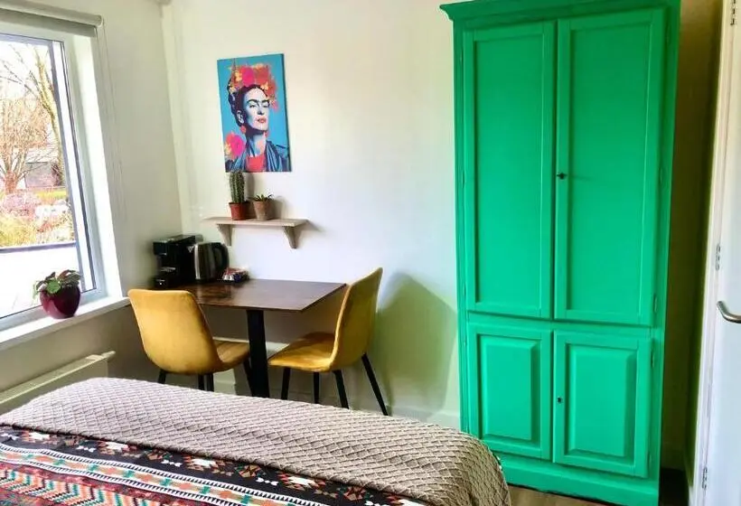 Basic-huone, Costa Linda B&b