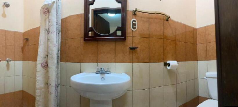 اتاق استاندارد سه نفره, Ivon