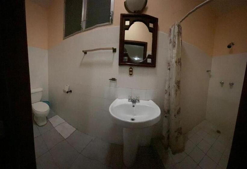 اتاق خانوادگی, Ivon