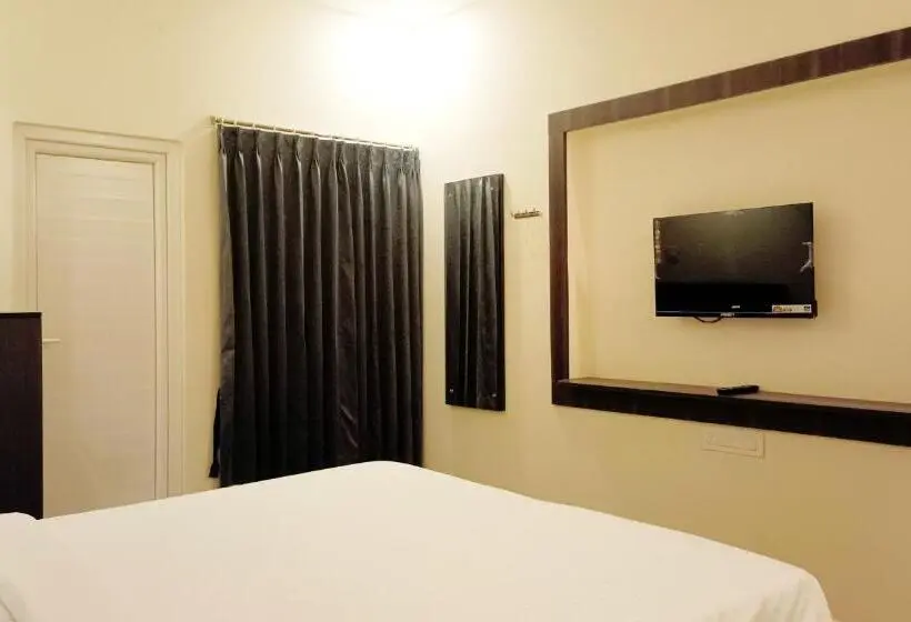 バルコニー付きデラックスルーム, R Hotels By Suraj Residency Yercaud