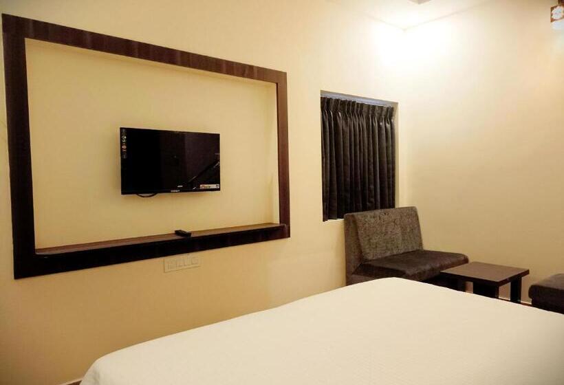 Номер Deluxe с Балконом, R Hotels By Suraj Residency Yercaud