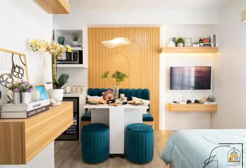 Standard-studio, Selah Bacolod