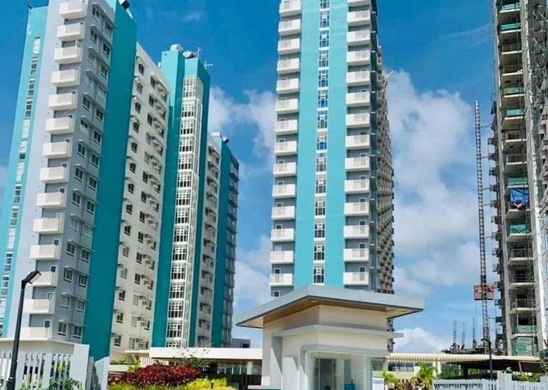 스탠다드 스튜디오, Selah Bacolod