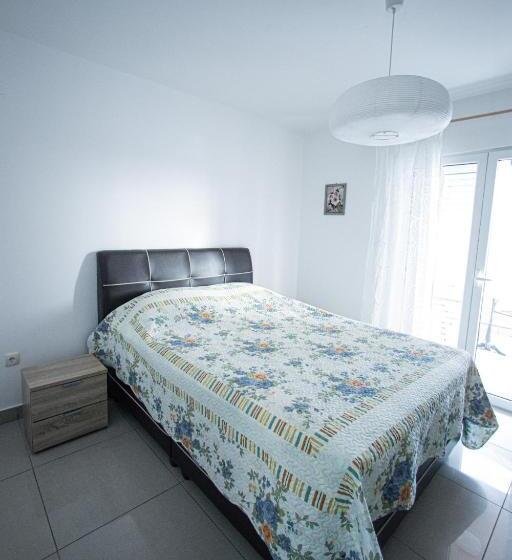 اتاق استاندارد چهارنفره با بالکن, Villa Shu