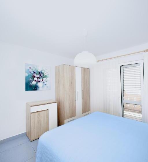 اتاق استاندارد چهارنفره با بالکن, Villa Shu