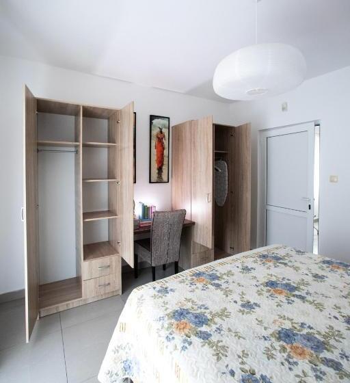 اتاق استاندارد چهارنفره با بالکن, Villa Shu